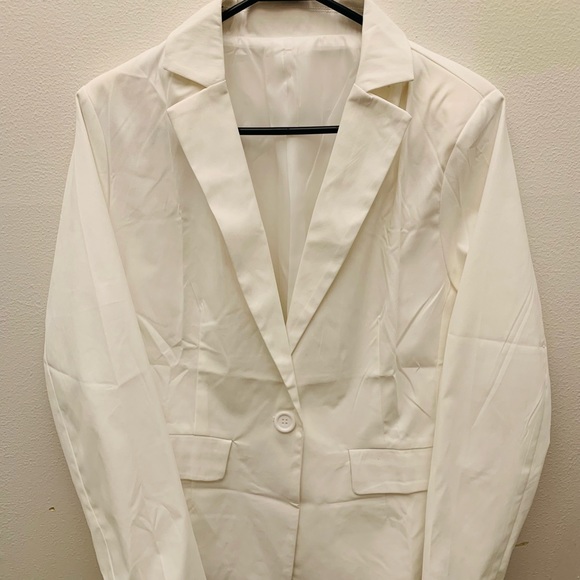 SOLD ✅ White Lightweight Jacket - NWOT -L - Picture 4 of 10